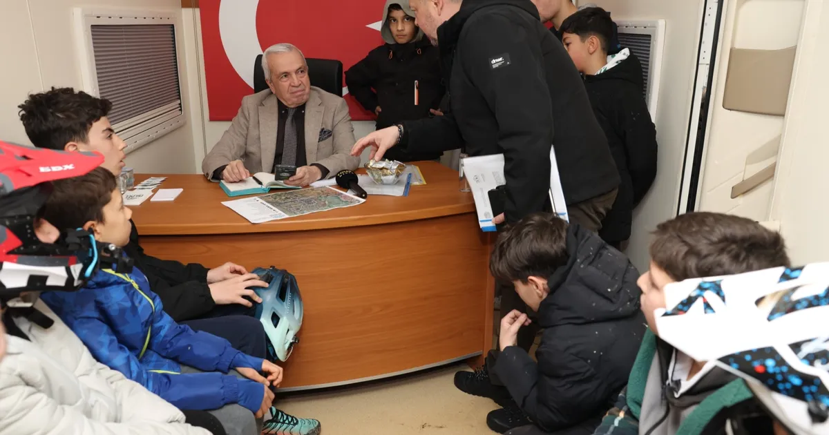 Başkan Şadi Özdemir’e Kızılcıklı’da çocuklardan kaykay park talebi