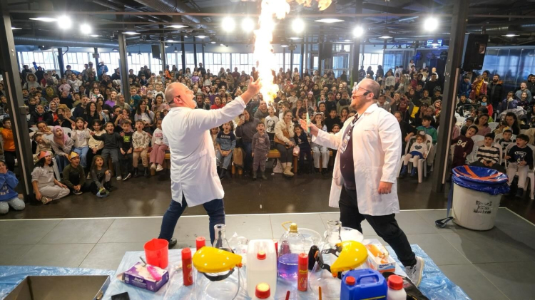 Koaceli'de çocuklar ‘Lemi Abi’nin renkli dünyasında eğlendi