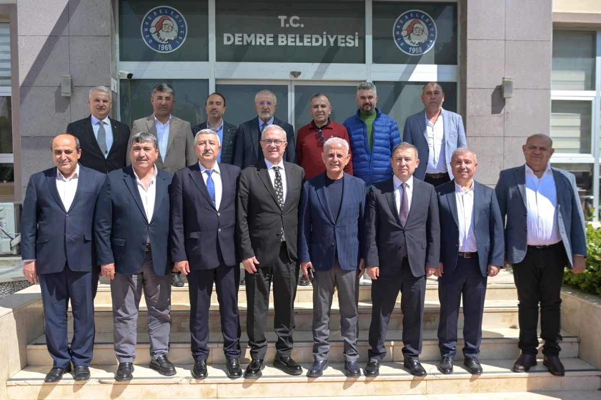 Antalya Demre’de Hal Sektörünün Geleceği Masaya Yatırıldı