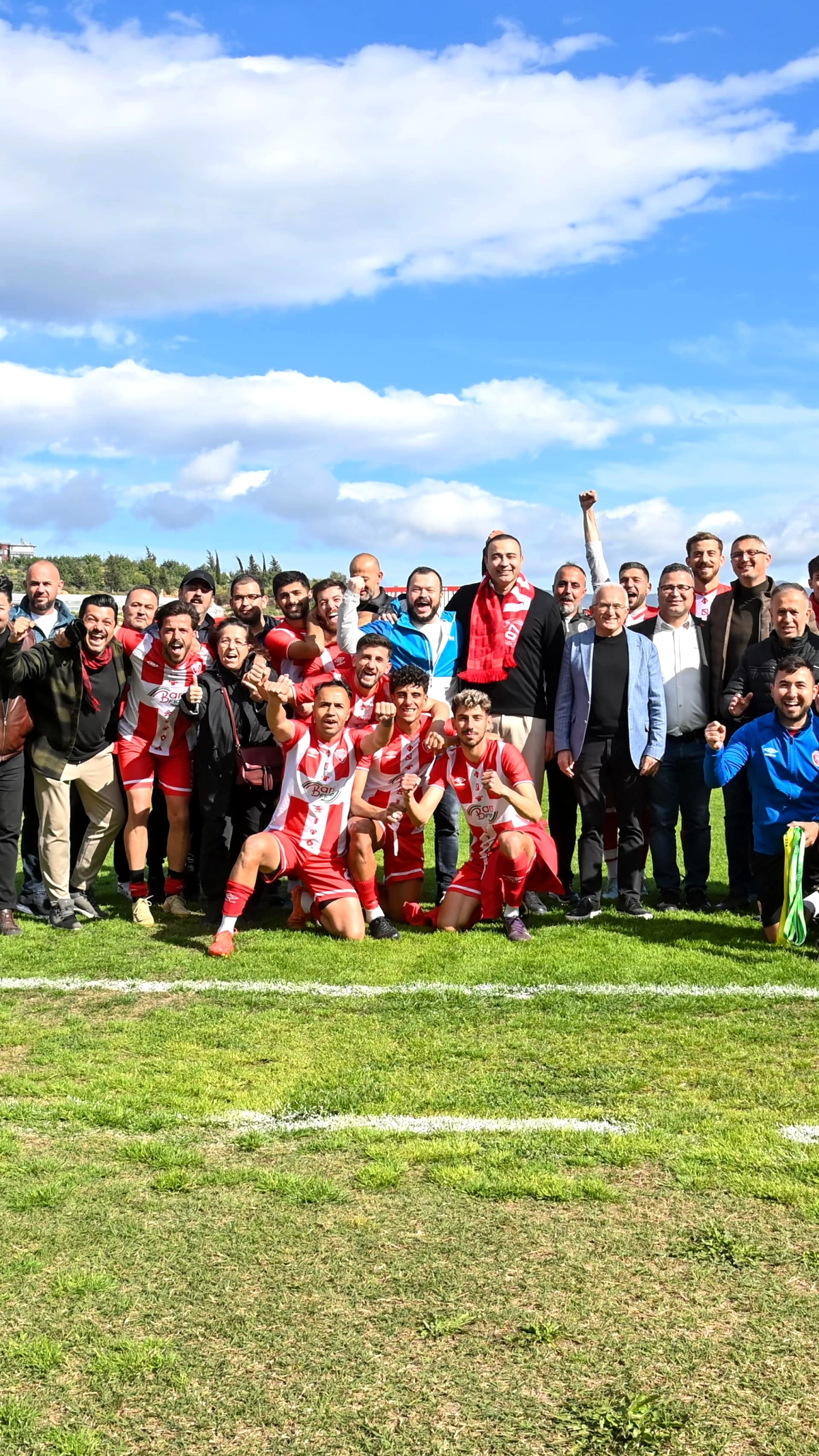 Kumluca Belediye Spor’un Galibiyeti Siyasi Katkıle Kutlandı