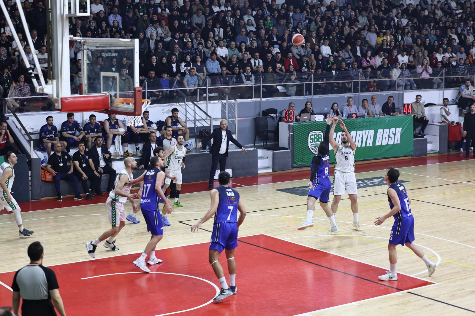 Sakarya potada yarı final serisine galibiyetle için geri sayım başladı