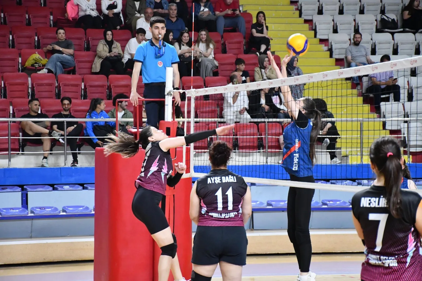 Afyonkarahisar Kadınlar Voleybol Turnuvası Tamamlandı
