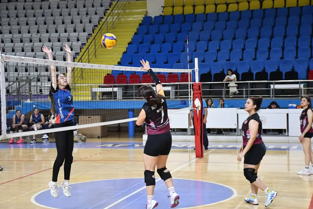 Afyonkarahisar’da Büyük Kadınlar Voleybol Müsabakaları Tamamlandı