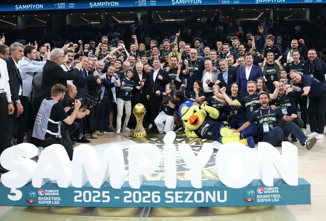 Fenerbahçe Süper Lig Şampiyonluğunu Kutladı