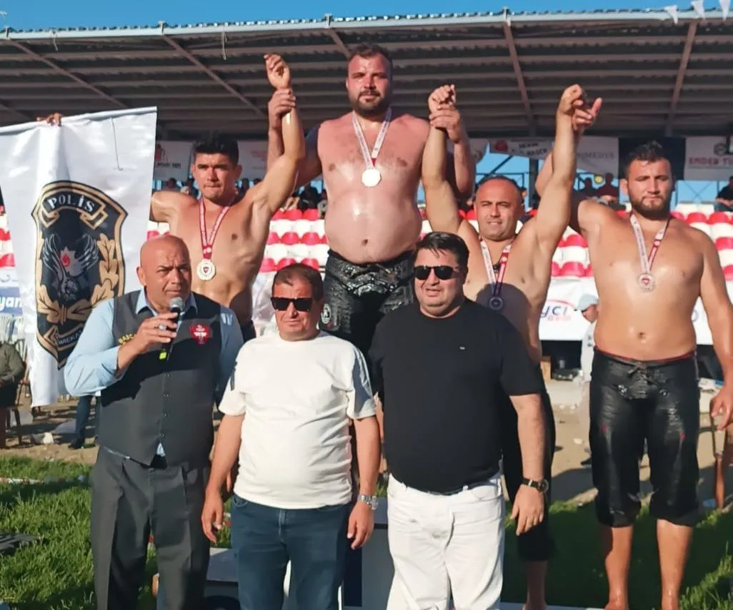 Karaadilli Güreşleri’nde Afyonkarahisar Rüzgarı