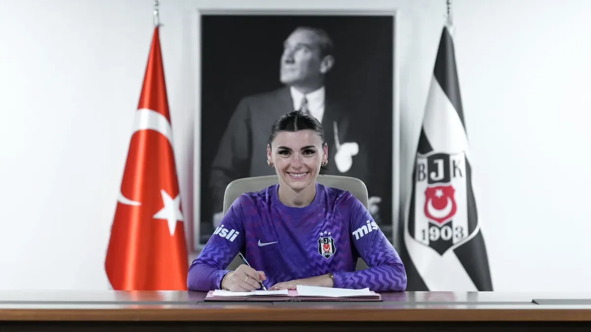 Beşiktaş Kadın Futbol Takımı’nda Kale Güvende: Selda Akgöz İmzayı Attı