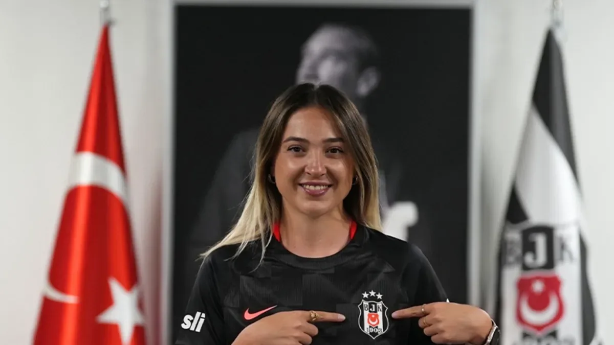 Beşiktaş Kadrosunu Güçlendiriyor: Berna Yeniçeri İmzayı Attı