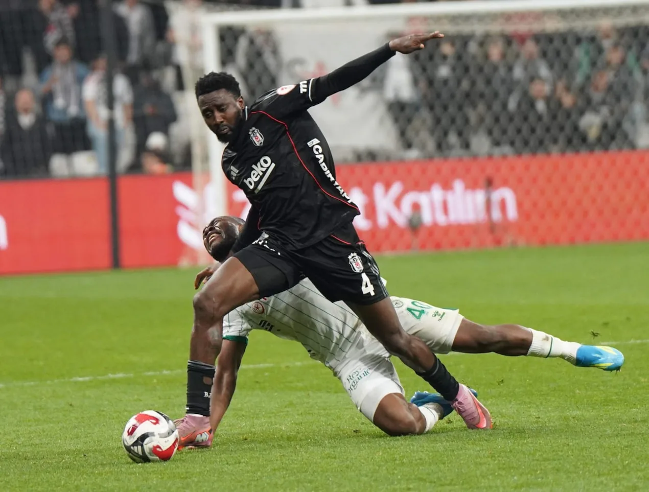 Beşiktaş’ta Ndidi Şoku: Sakatlık Raporu Açıklandı