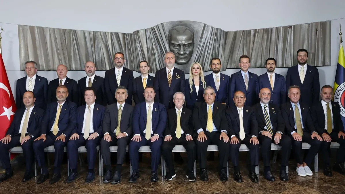 Fenerbahçe Futbol A.Ş. Yönetiminde Deprem: Mahmut Uslu ve 6 İsim İstifa Etti
