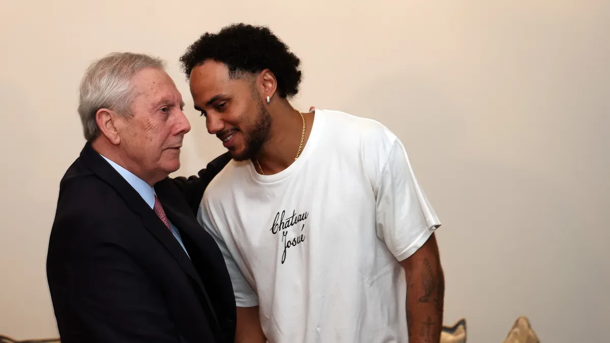 Shane Larkin Fenerbahçe’de: Aziz Yıldırım ile İlk Görüşme Gerçekleşti